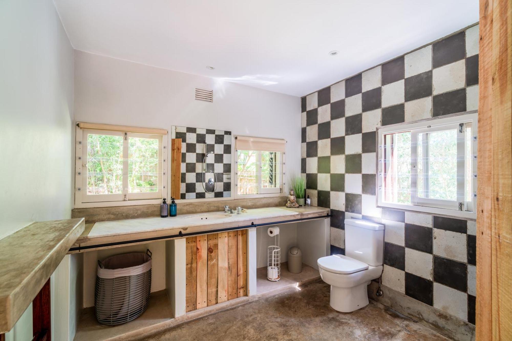 Treebia Self-Catering - Loadshedding Free Apartment Plettenberg Bay Exterior photo